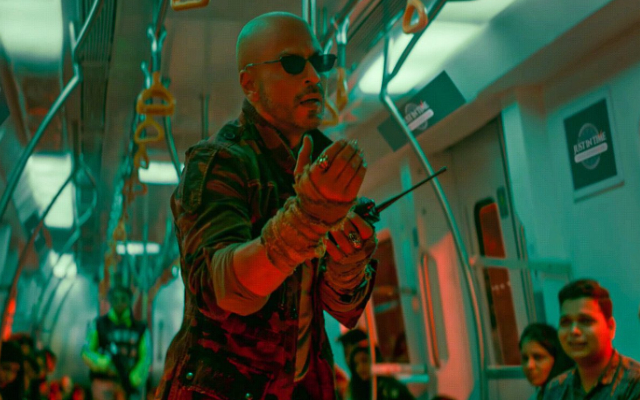 SRK BALD (Photo Source: Twitter) SRK BALD